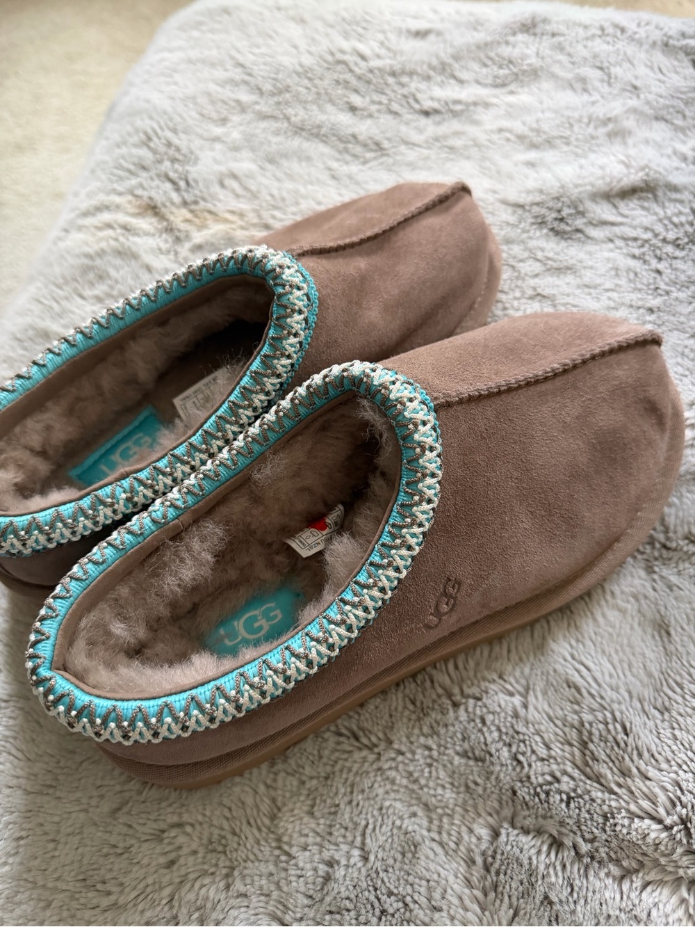 UGG Chestnut Brown Suede Slippers with Turquoise Trim size 7 new no box